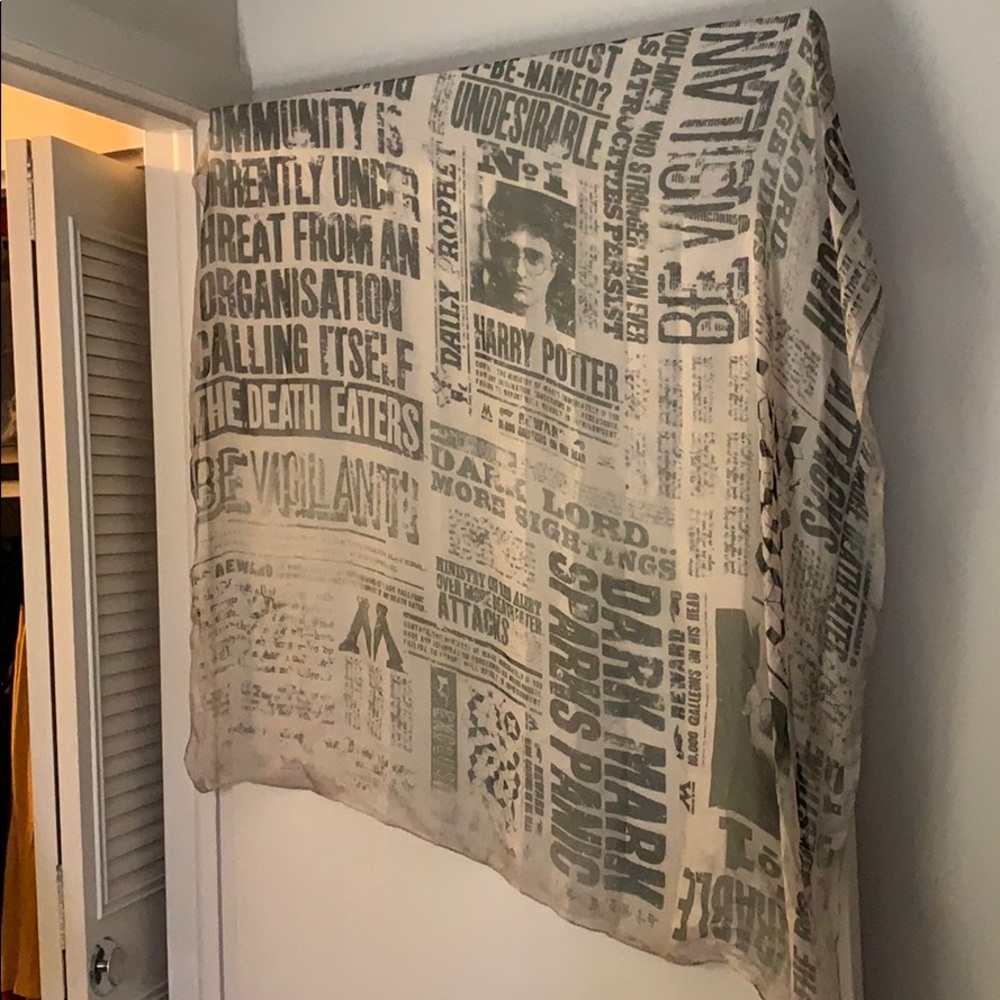 Lightweight & Sheer Harry Potter Scarf!